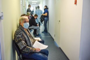 До конца месяца в край должно поступить примерно 108 тыс. комплектов вакцины.