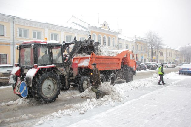В Ярославле начнут эвакуировать авто, которые мешают уборке снега