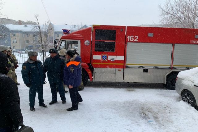 25 человек эвакуировали из-за пожара на улице Крупской в Барнауле