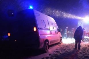 Лежал на снегу: под Харьковом мужчина в лесу сломал ногу.