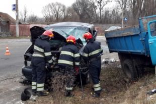 В Хмельницкой области столкнулись грузовик и микроавтобус: есть жертвы