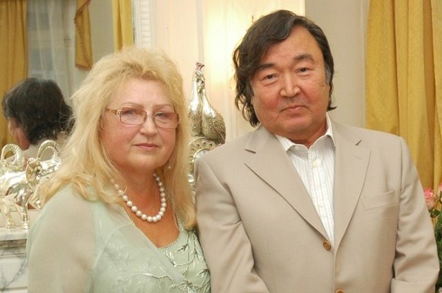 Олжас Сулейменов и Маргарита Владимировна.