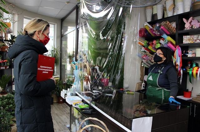 В Брянске продавца наказали за отсутствие маски