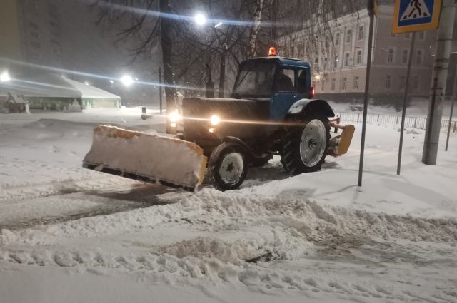 В ночь с 13 на 14 января улицы Орла чистили от снега 44 единицы техники
