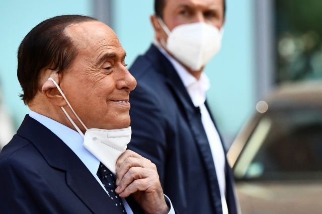 Попавший в больницу Берлускони рассказал о своем самочувствии