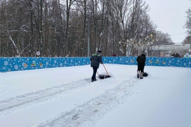 В Рязани катки очистили от снега