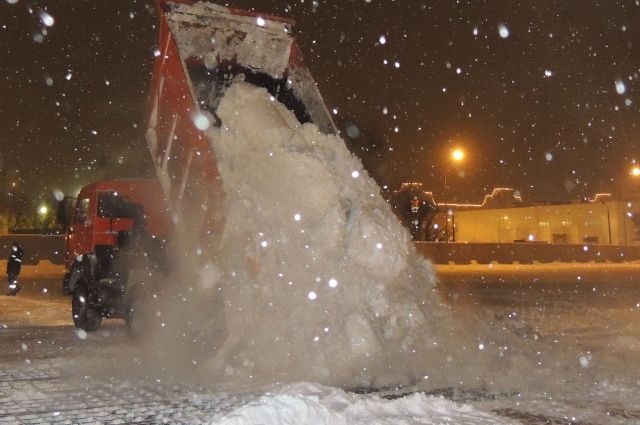 Проблема «недовоза» счищенного снега до официальных мусорных полигонов становится для Оренбурга ежегодной.