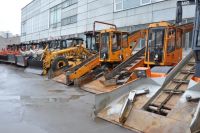 ​В мэрии Новосибирска заявили об остром дефиците снегоуборочной техники. Городу не хватает 184 машины. 