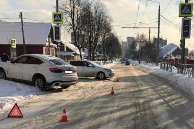 Водитель BMW X6 устроил ДТП на улице Фокина в Брянске