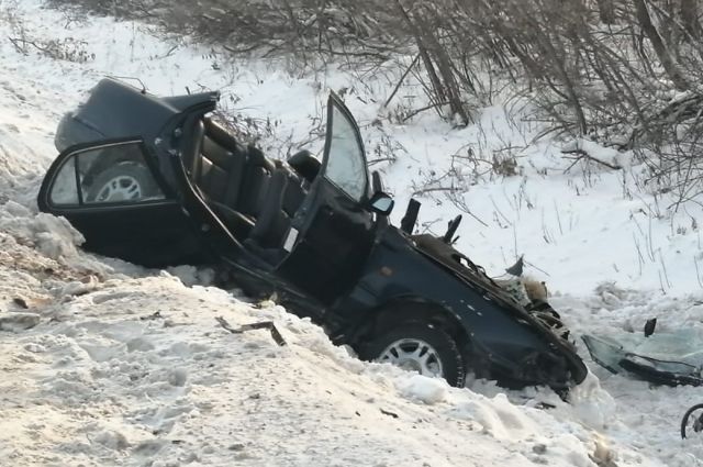 В аварии на окраине Омска скончался водитель иномарки