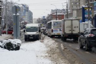 На заторы на дорогах жалуются многие жители Краснодара.