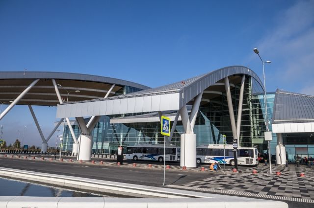 Аэропорт Ростова открыли после сильного снегопада