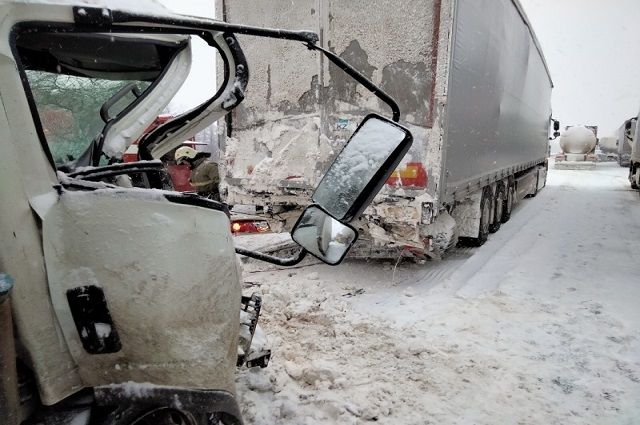 Во Владимирской области спасатели деблокировали пострадавшего в ДТП из фуры