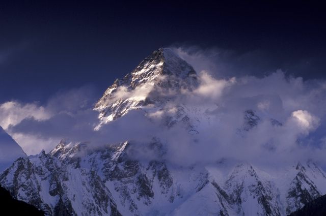 Испанский альпинист погиб при восхождении на пик Чогори