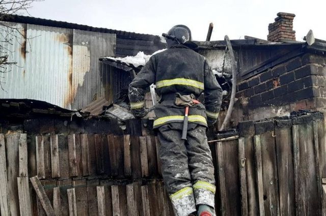 В Ачинске в огне погибли три человека