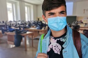 Сегодня, 18 января, закончились продолжительные зимние каникулы в Новосибирской области. Третья учебная четверть началась в очном режиме.