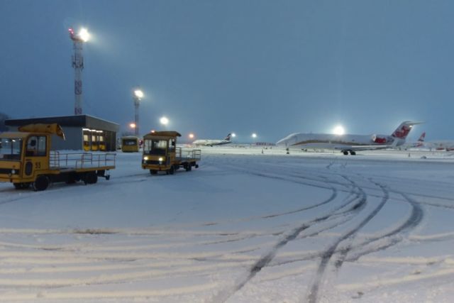 Работа краснодарского аэропорта возобновлена после снегопада