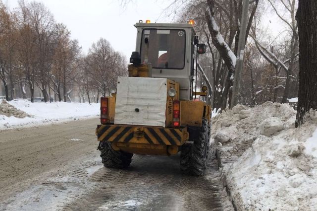 Глава Самары поручила ускорить вывоз снежных валов с обочин дорог