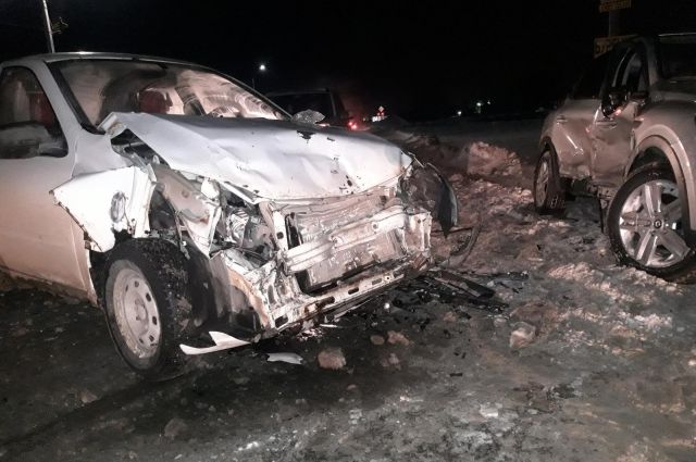 Под Самарой в столкновении с «Грантой» пострадала пассажирка Renault