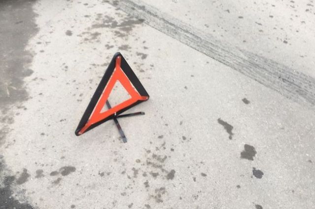 В Петербурге иномарка сбила трех пешеходов на тротуаре