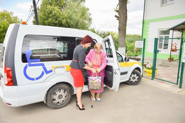 В Кольчугино и Вязниках «социальным такси» воспользовались 900 ветеранов