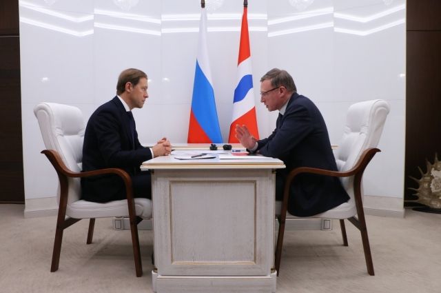В Омске Мантуров и Бурков обсудили меры поддержки предприятий