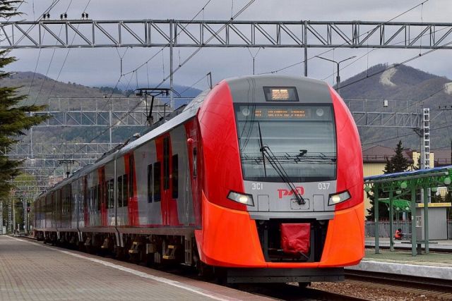 Задержано 11 пассажирских поездов на участке Туапсе-Адлер