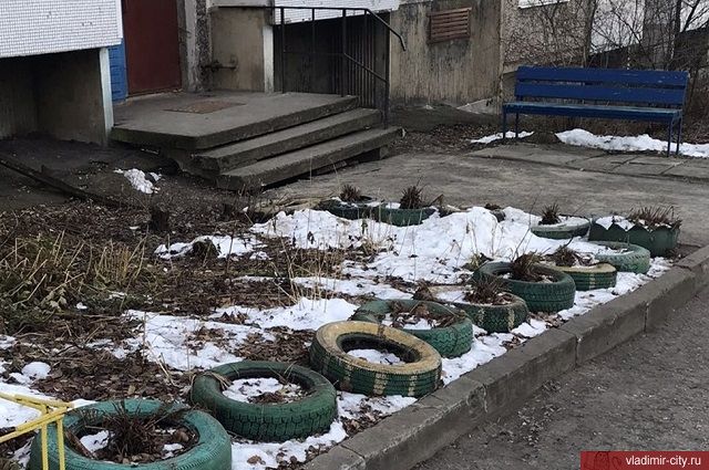 Во Владимире составлено три протокола за брошенные во дворах покрышки