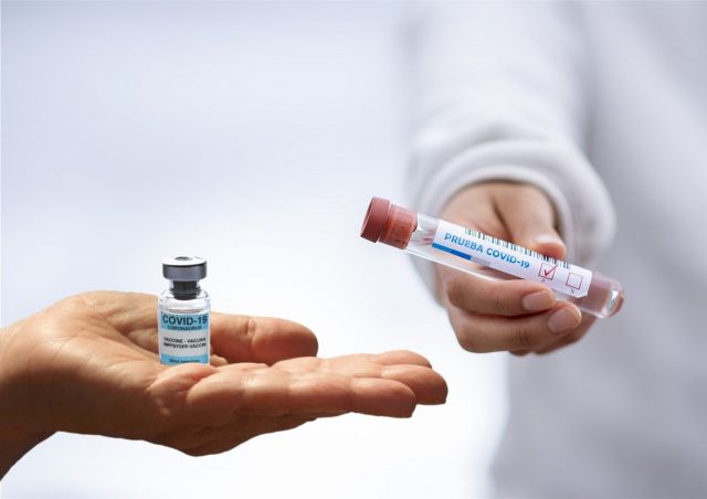 Псковичей призывают заранее записываться на вакцинацию от ковида