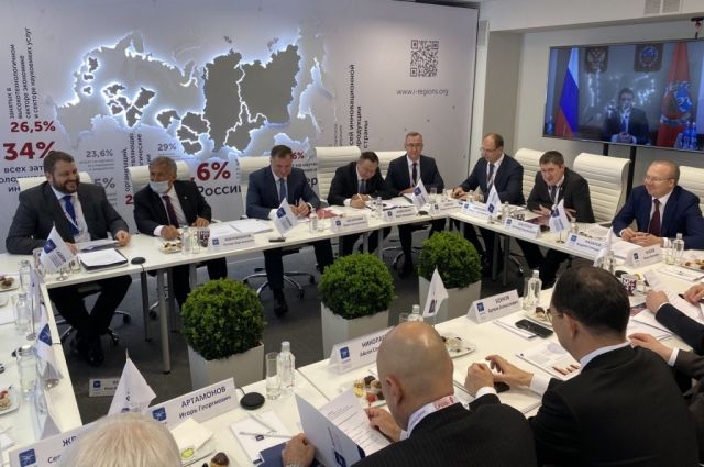 Дмитрий Махонин рассказал на Гайдаровском форуме о привлечении инвестиций