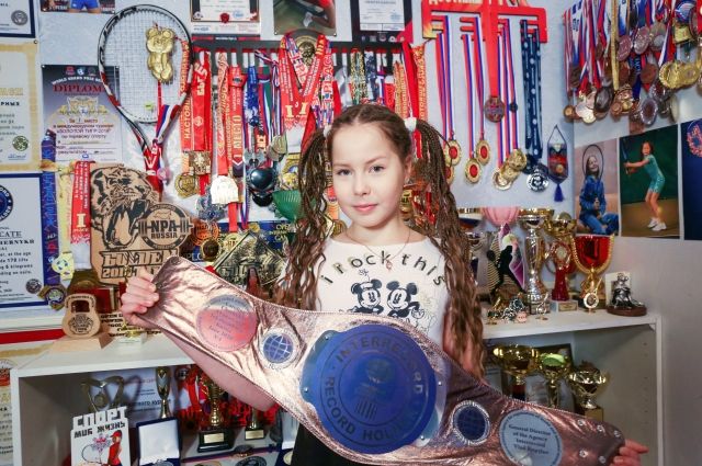 Супердевочка. 12-летняя уралочка Каролина установила 160 рекордов