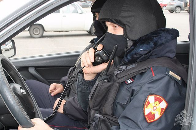 Росгвардейцы в Казани спасли трёх мужчин от смерти на морозе