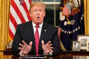 Дональд Трамп сложил полномочия президента США