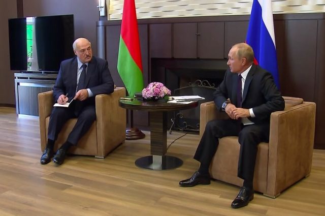 Путин провел с Лукашенко телефонный разговор