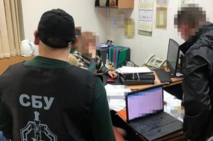 В Полтавской области чиновника налоговой службы задержали на взятке