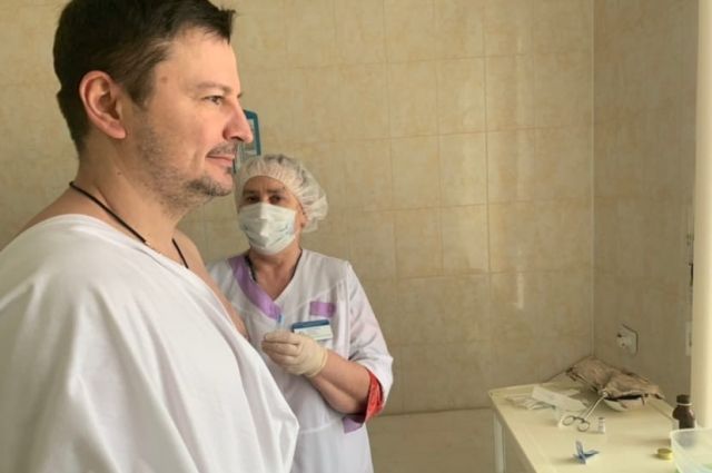 Главврач рязанской ОКБ сделал прививку от коронавируса