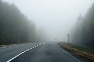 Водителей предупредили о дожде и тумане