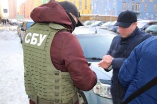 В Киеве на взятке задержали двоих госисполнителей