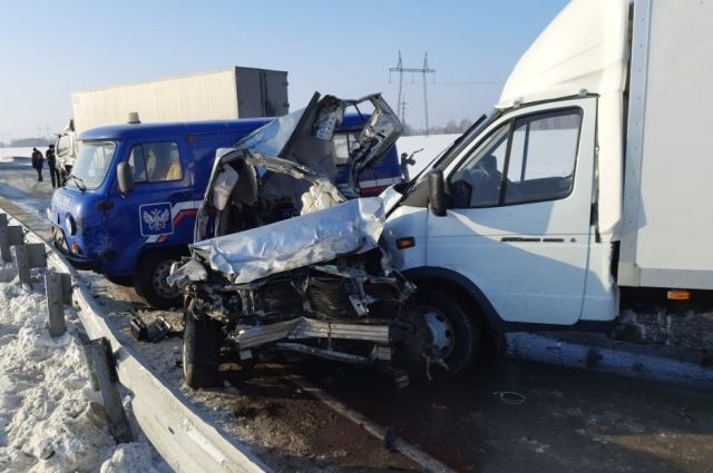 Под Новосибирском в массовой аварии погиб водитель Subaru Forester