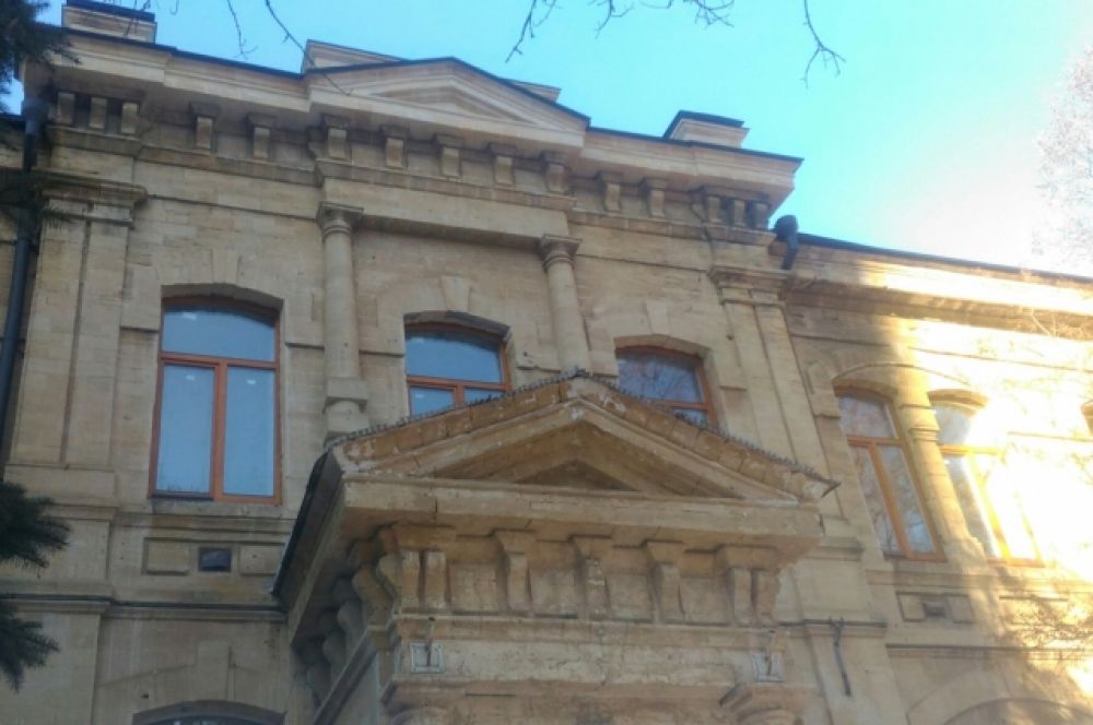 Бывший госпиталь.