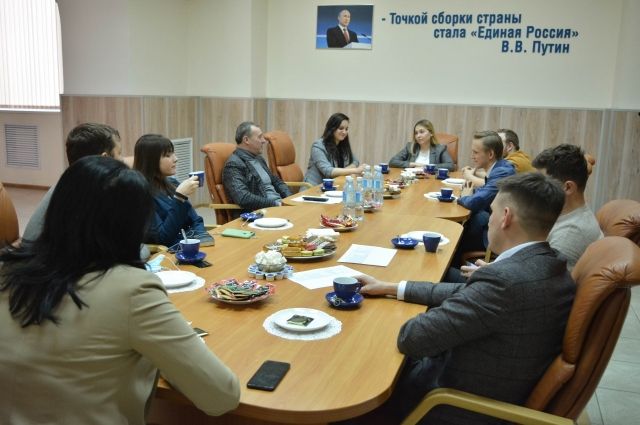 Накануне Дня студента лидер единороссов Оренбуржья Олег Димов встретился с председателями студсоветов оренбургских ВУЗов.