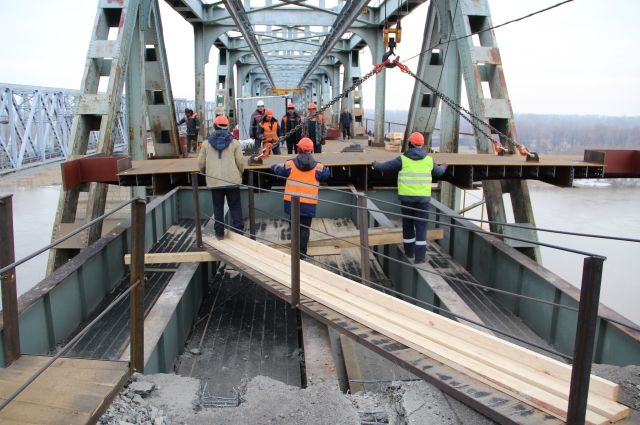 Появились подробности гибели рабочего на Старом мосту в Барнауле