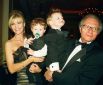 Ларри Кинг с женой и детьми. 2002 год.