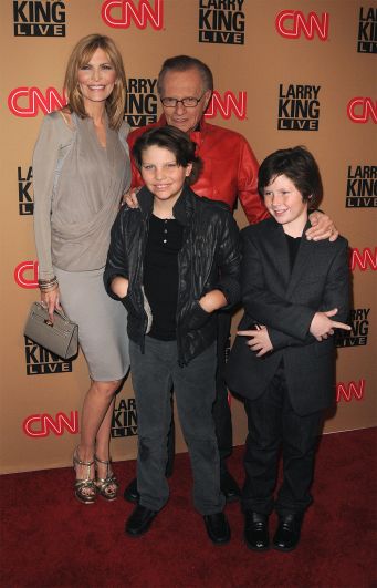  Ларри Кинг с семьей. 2010 г.