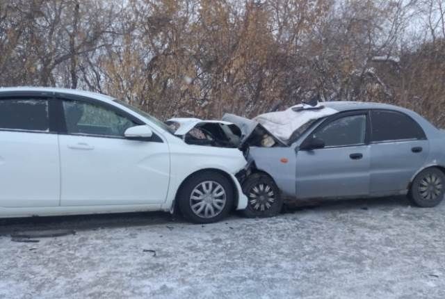 Водитель иномарки погиб в лобовом ДТП на трассе в Челябинской области