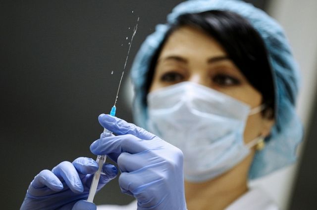 Почти 10 000 жителей Брянской области вакцинировались от коронавируса