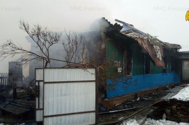 Четыре пожарные машины тушили пожар в Трубчевском районе