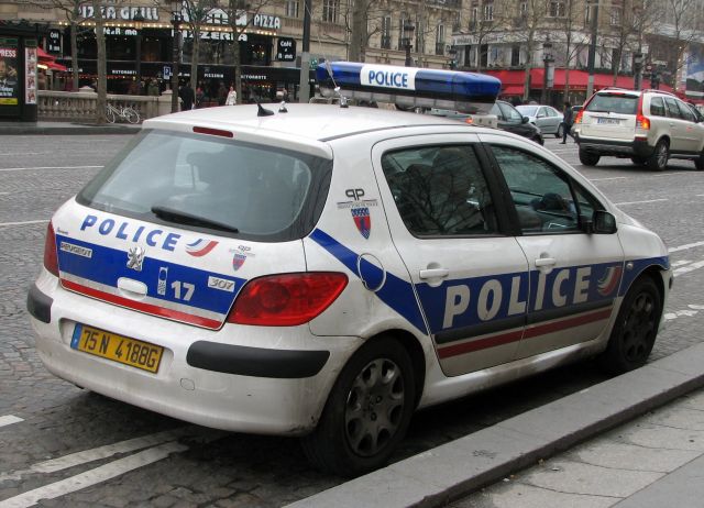 Во Франции выписали 110 тысяч штрафов за нарушение комендантского часа