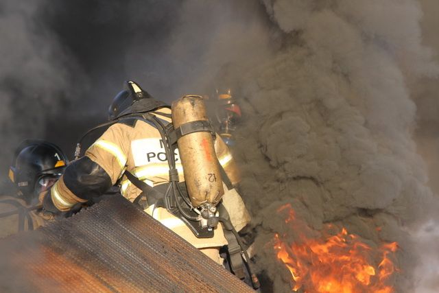 В Елизове на Камчатке сгорел двухэтажный дом