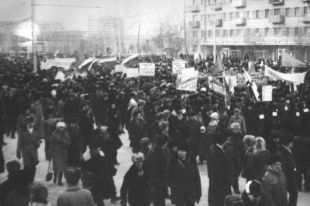 Тогда в центр города выходили десятки тысяч новосибирцев.
